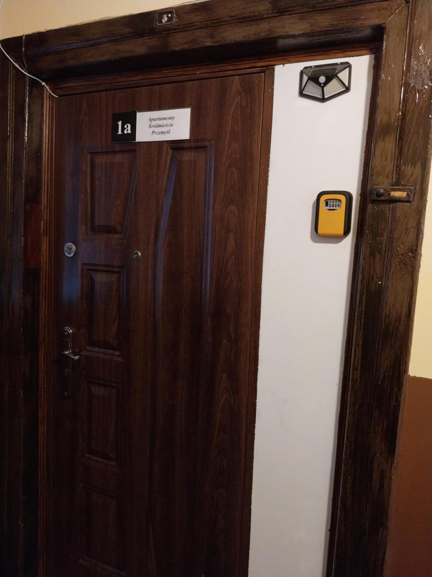 Apartament Srodmiescie Przemysl Bagian luar foto